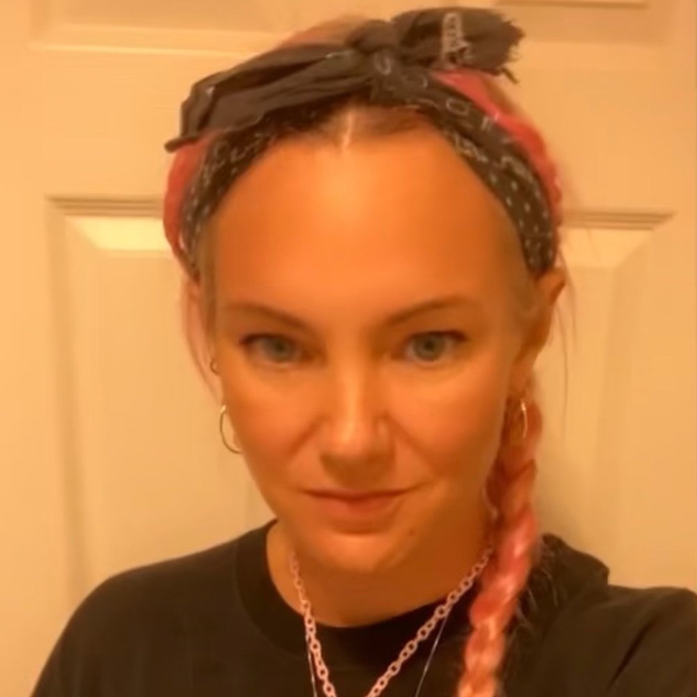 Meet your Posher, Laurie